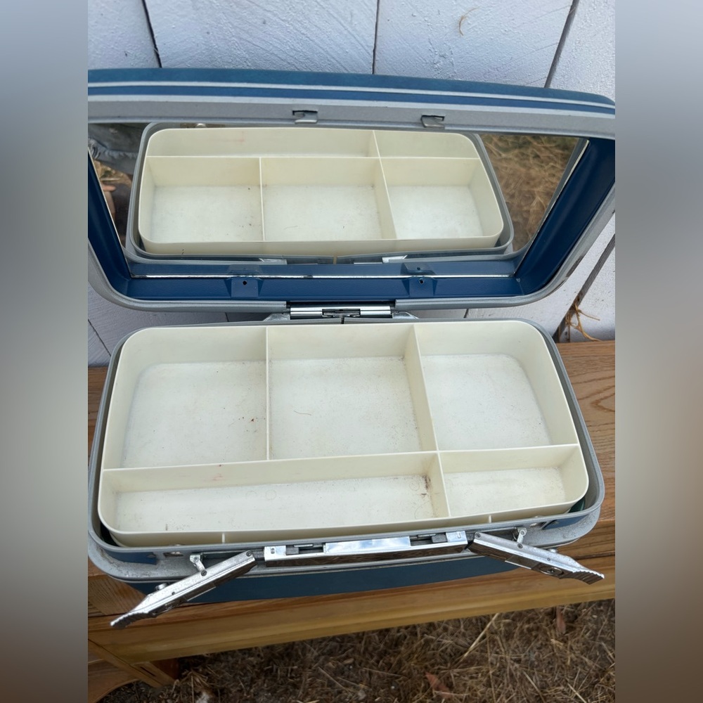 Samsonite - Blue Train Case - Picture 8 of 11